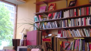 本屋（内装）